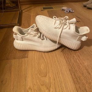Yeezys Sneakers Women’s